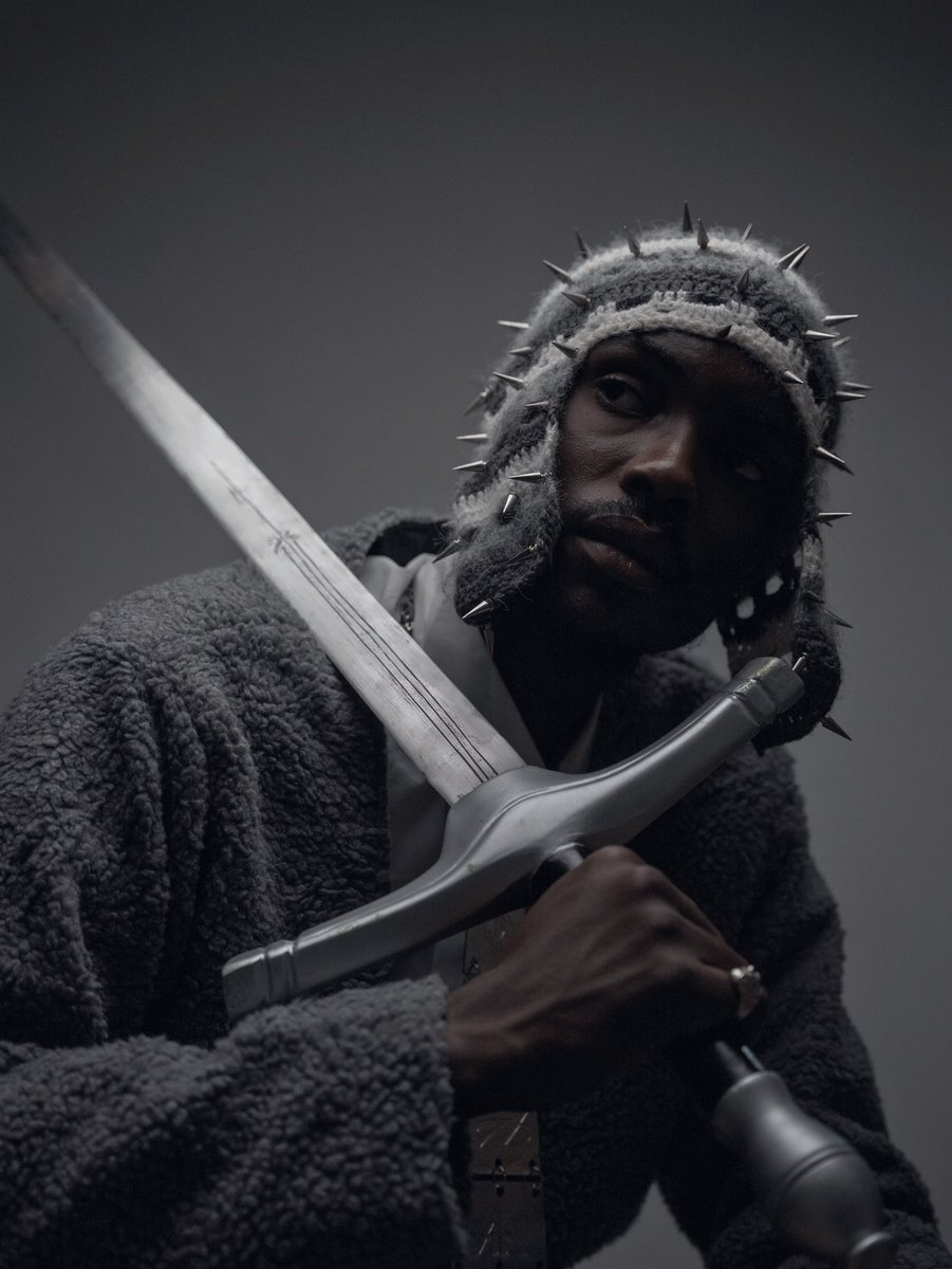 _warsheep_'s tweet photo. They laughed, & watched, then prayed a savior.
But no heroes see this sunset, no purity in mud.
This is whatβs left when the performance ends.
The world will Warsheep πͺβοΈ
πΈ: @kothegrapher
πͺ: @sirenhooks
π: @certifiedfahlil
βοΈ: @artivecreed
#stayfrosty #ogidi #noheroes https://t.co/o2IgVcd8wo