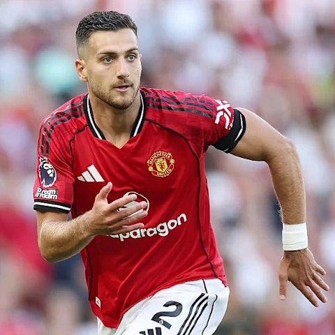 Man Utd Retro | Rever7z tweet media