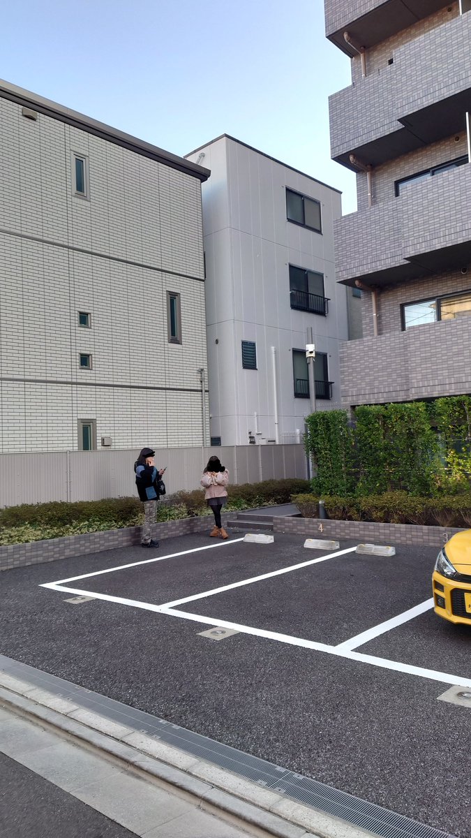 TFDLOUVRE044's tweet photo. あなたのマンション大丈夫？
ルーブル川崎中丸子参番館はホタル族のトラブルだけでなく、昼からこれです。建設時に管理会社の連絡先をエントランスに貼り、トラブル対応すると言っていたTFDコーポレーションは未だに約束を守らず、連絡先を明示してません。 https://t.co/DZk6FE7Wqh