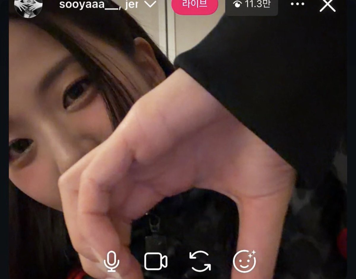 thekimjs's tweet image. Jisoo’s Quality                     VS                 OURS