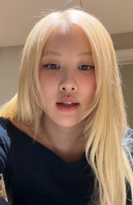 Rosie looks extra cute when she wakes up in the morning 🥹