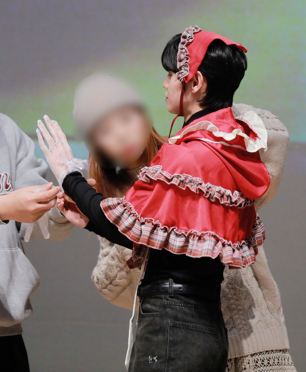 아니 나 이거 너무 귀여워
케어받는 공쥬님이쟈나 장갑껴주는데 손봐 ㅋㅋㅋㅋㅋㅋㅋㅋㅋㅋㅋ
#요섭 #양요섭