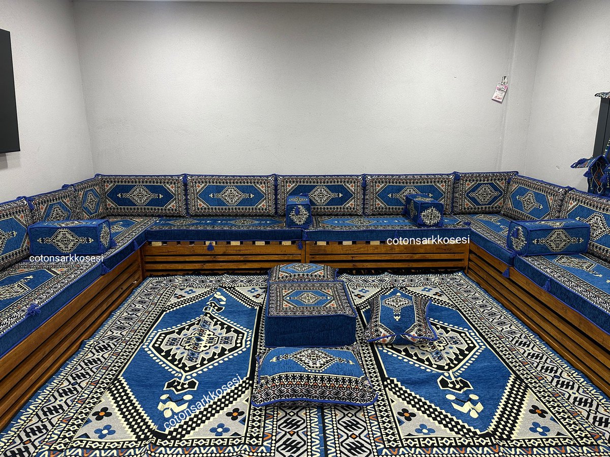 Coton Şark Köşesi Mavi Saraylı desenli minder, kilim, orta puf, heybe çanta takımlarımız İstanbul Arnavutköy @arnavutkoyhorasanlilardernegi 'ne hayırlı olsun🎊 Bilgi ve sipariş için lütfen Dm veya whatsapp📞 05072502268
#dernek #kurs #majlis #cotonsarkkosesi #istanbul