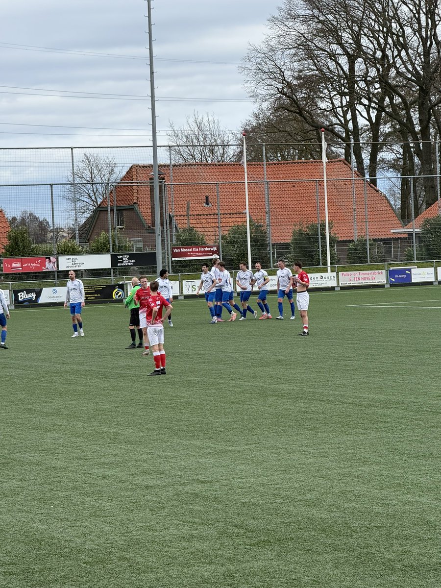 vvZeewolde tweet media