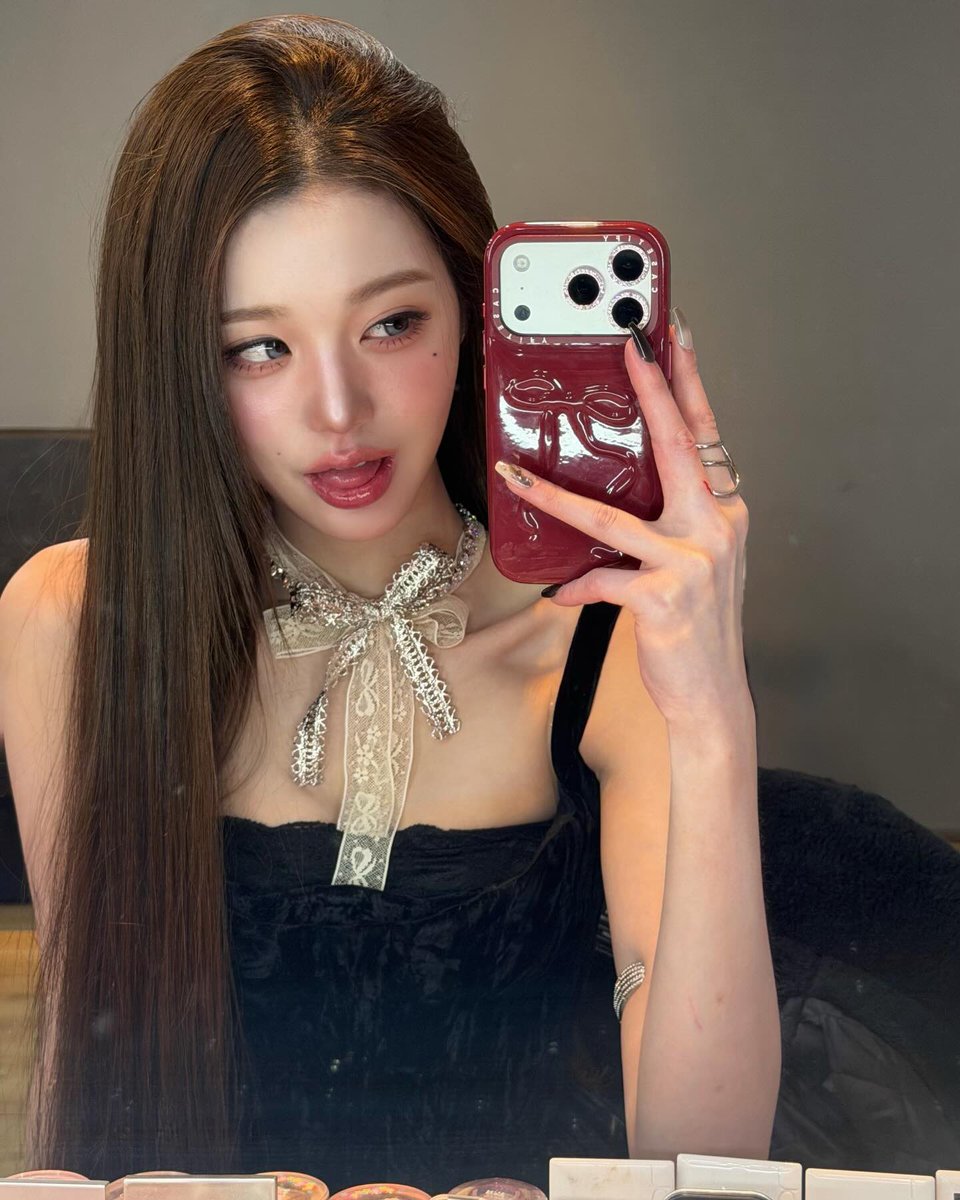wonyoungdollz's tweet photo. JANG WONYOUNG OMG?!?! https://t.co/tYOcjMJpQW