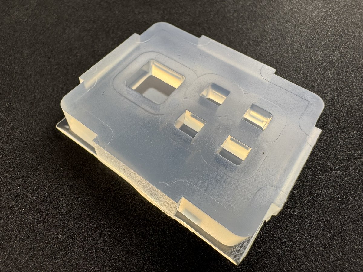 handmade_labo's tweet photo. ドットスクエアモールド٩( 'ω' )و
四角を４つ組み合わせて一つの四角を完成させるモールドです( ´͈ ᵕ `͈ ) https://t.co/RNk0ezmkXN