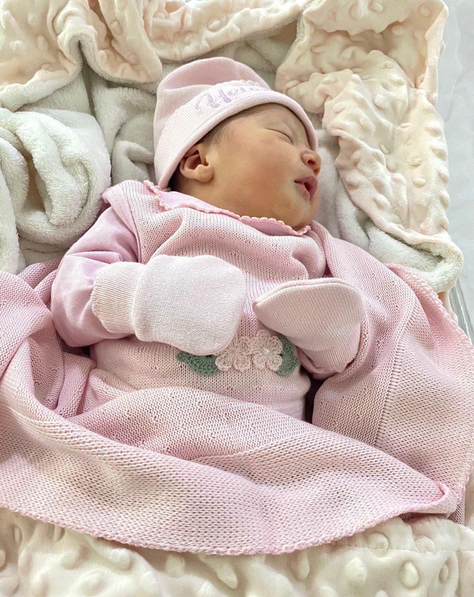 EngAndersonASAS's tweet photo. No dia 26/02/2026, às 23h34, o céu sorriu para nós. Nasceu minha neta a nossa Helena.

Que o Senhor abençoe essa nova família. Que a graça de Cristo os envolva. Que o Espírito Santo habite ricamente nesse lar.

Um avô e avó que não cabe em si de alegria. 💛 https://t.co/EZ5L1XxtHC
