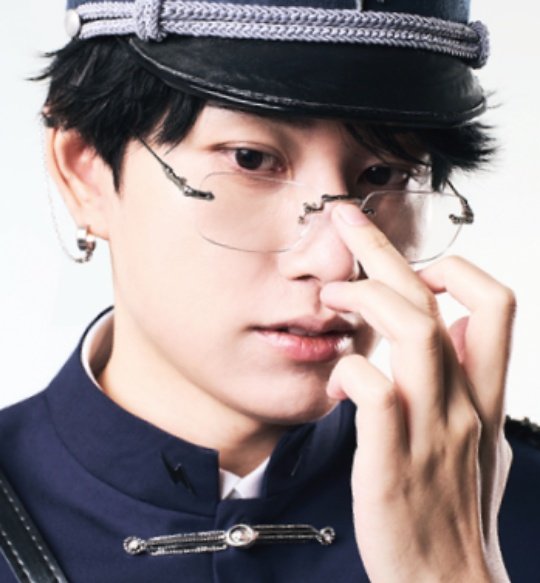 らいさまのグッズ担当者さんが
らいさまが引くほどの変態と
聞いてたけど、
如何程のもんかと思ってたら
｢へぇ･･･なかなかやるじゃん｣
て震えました。<ﾋｭｰ

ポージング 
スタンミが指導したらしいですwww
 #らいじん士官学校  #性癖丸出し
 #ありがとうございます