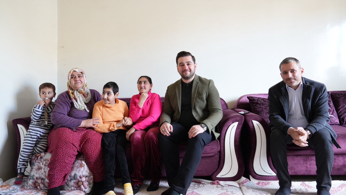 📍 Oğuzeli • Güllük Mahallesi

Oğuzeli İlçe başkanımız <a href="/HilmiOzbudak/">Hilmi ÖZBUDAK</a> ve kıymetli ilçe teşkilatımız ile birlikte Güllük Mahallemizde kıymetli Parmaksız ailesini ziyaret ettik. 

Samimi sohbetleri ve misafirperverlikleri için kendilerine gönülden teşekkür ediyorum.