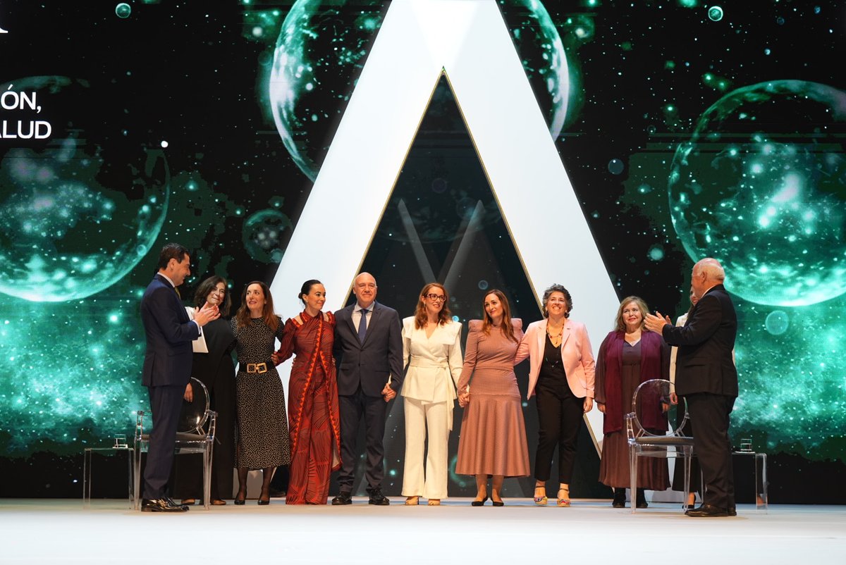 AndaluciaJunta's tweet photo. ✨ Medalla de Andalucía de la 𝐈𝐧𝐯𝐞𝐬𝐭𝐢𝐠𝐚𝐜𝐢𝐨́𝐧, 𝐥𝐚 𝐂𝐢𝐞𝐧𝐜𝐢𝐚 𝐲 𝐥𝐚 𝐒𝐚𝐥𝐮𝐝:

🎖️ Unidades de Cuidados Paliativos Pediátricos de Andalucía

#MedallasAND https://t.co/su0prBGYit