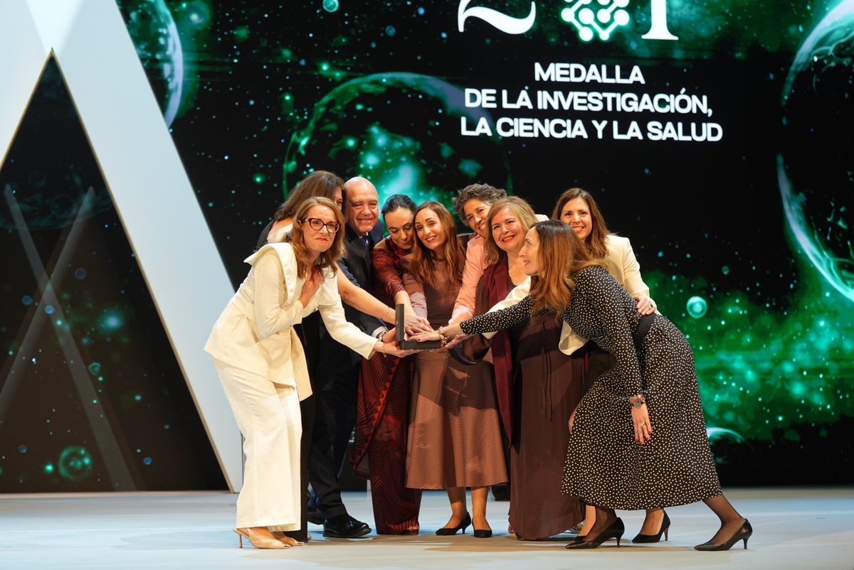 AndaluciaJunta's tweet photo. ✨ Medalla de Andalucía de la 𝐈𝐧𝐯𝐞𝐬𝐭𝐢𝐠𝐚𝐜𝐢𝐨́𝐧, 𝐥𝐚 𝐂𝐢𝐞𝐧𝐜𝐢𝐚 𝐲 𝐥𝐚 𝐒𝐚𝐥𝐮𝐝:

🎖️ Unidades de Cuidados Paliativos Pediátricos de Andalucía

#MedallasAND https://t.co/su0prBGYit