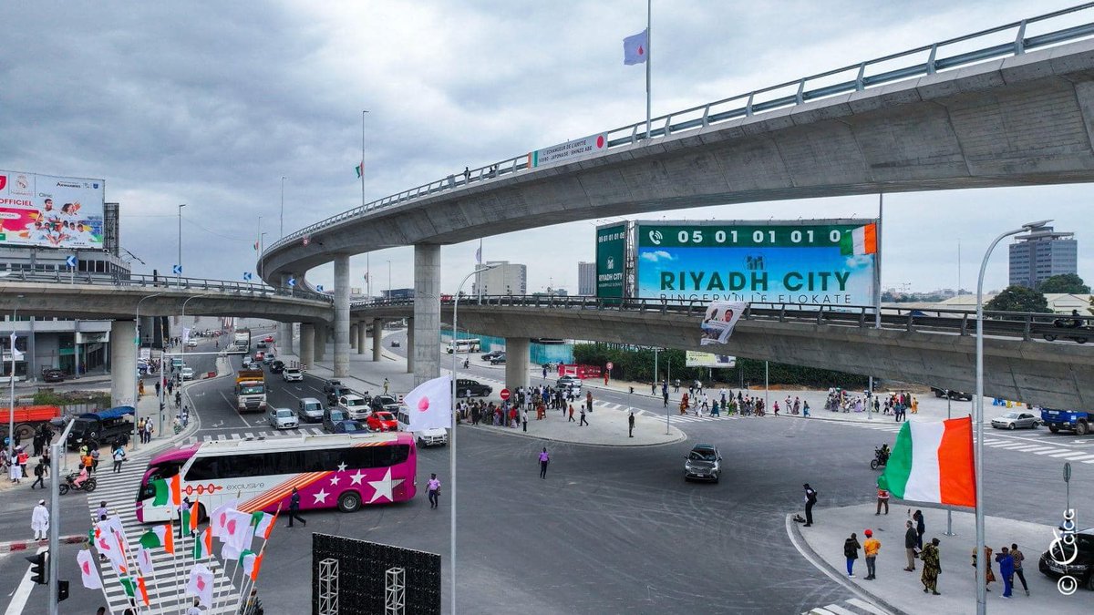 AfricaFirsts's tweet image. This is not San Francisco in U.S, Riyadh in Saudi Arabia, Tehran in Iran, Pyongyang in North Korea, or Abu Dhabi in UAE. 

This is the world-class Solibra Interchange in Abidjan, Ivory Coast (Côte d'Ivoire) 🇨🇮.