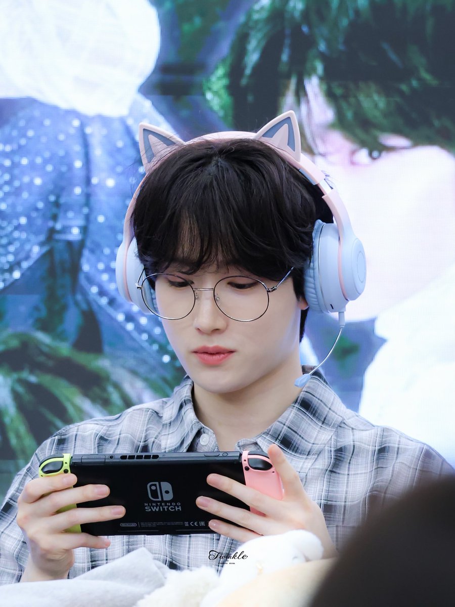 𝐓𝐰𝐢𝐧𝐤𝐥𝐞 tweet media