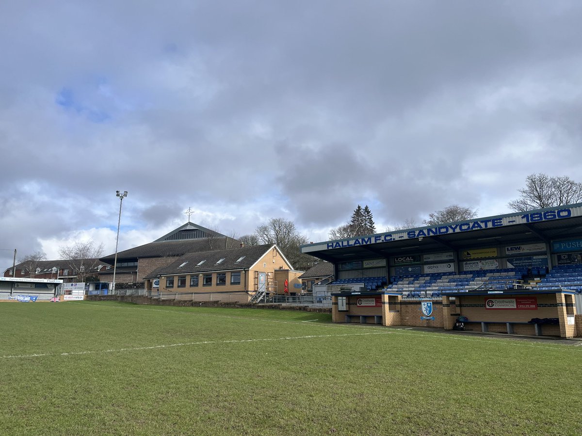 The sun is out!

I repeat! 

The sun is out!

More reason to come down to S10 this afternoon and back The Countrymen. 

#HallamFC