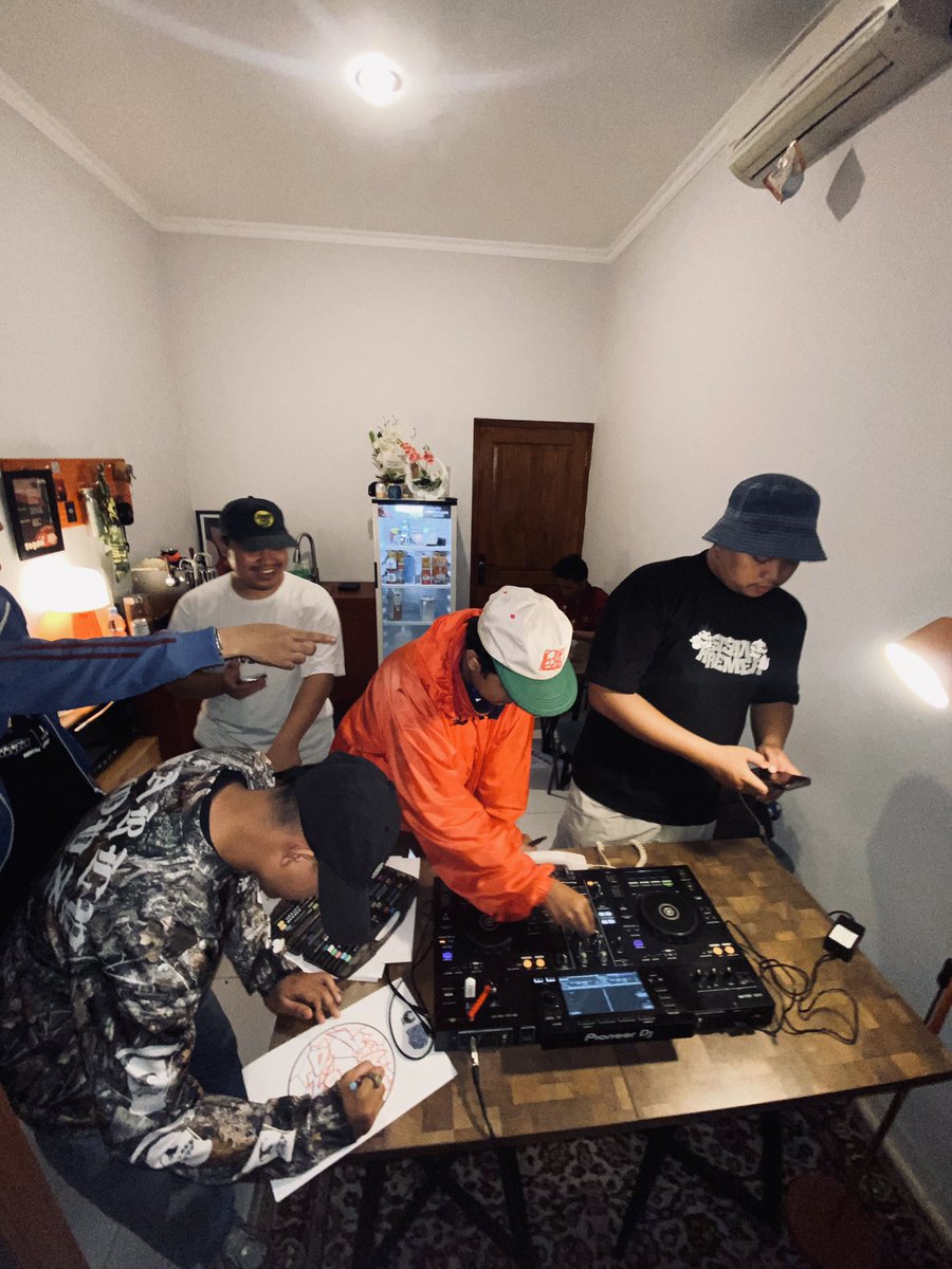 Bantul Bois tweet media