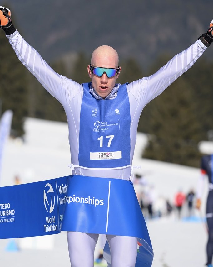 worldtriathlon's tweet image. Turning the tables 😮‍💨

Dmitrii Kondrashov (AIN) takes gold 🥇 this time around at the elite men’s World Winter Triathlon Championships 👑

🥈 Jens Kristoffer Dyrdahl 🇳🇴
🥉 Oleg Chestikov (AIN)

#WinterTri #Multisport