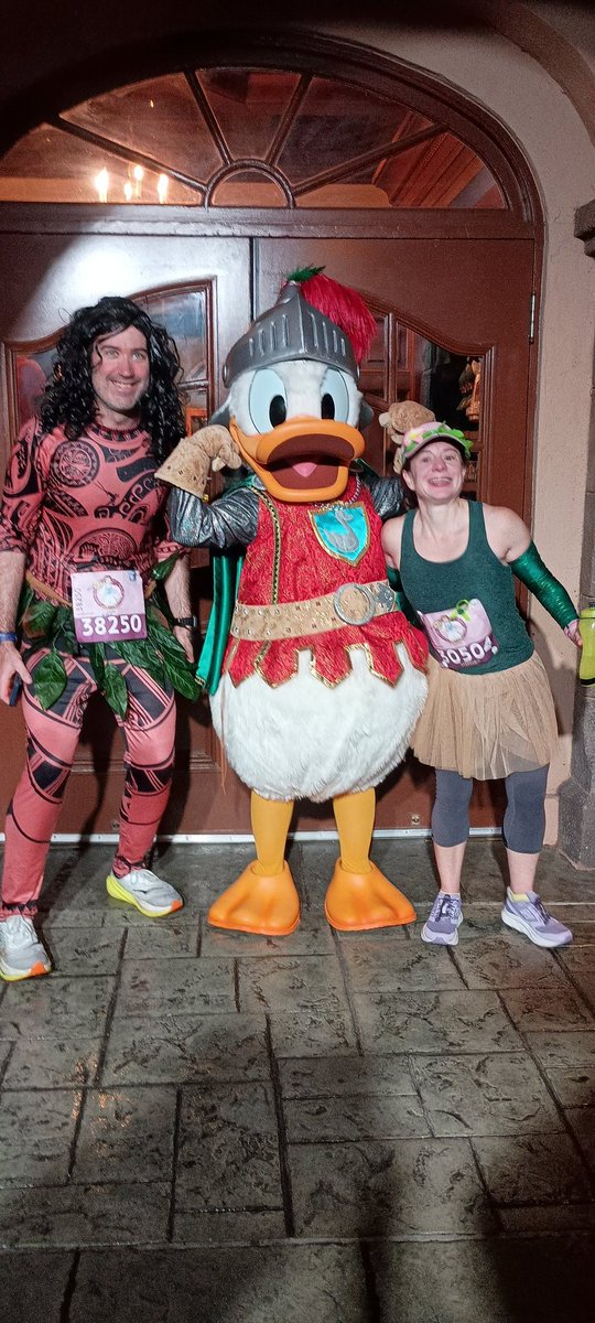 StephMaltzDC's tweet image. Hanging out with Minnie, Donald and Daisy at Epcot  @runDisney @WaltDisneyWorld #Princess10k #FairyTaleChallenge #magicallymiles