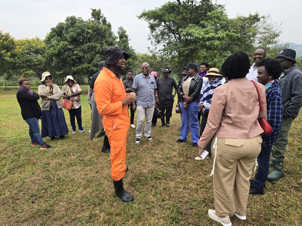 RotaryKiwatule's tweet photo. Great moments coming in @RotaryKiwatule from Bujuko.

Rotarians are having a vocational service visit and club bonding.
 Its a great moment filled with fun catch-up, hands on farm insight, engaging and learning at the Mulondo Campsite. https://t.co/6kt9V1Iv1x