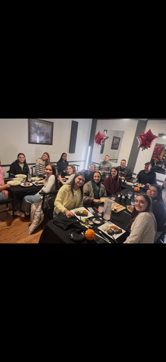 SalamancaGBB's tweet photo. Last nights team dinner at the Century Manor Grillhouse in Olean before our next round. We are ready for today’s big game! 🏀 https://t.co/QeMoUxT2mR