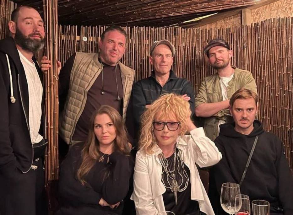 Какая выдержка и сила воли! Уже 4 года, как научились жить в стране, которая воюет с соседями.