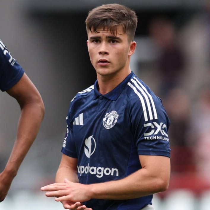 Happy Birthday to #MUFC Defender Harry Amass #MUFC_FAMILY 🔴⚪️⚫️🏴󠁧󠁢󠁥󠁮󠁧󠁿