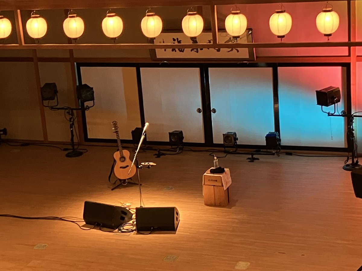 gusann2010's tweet photo. 関取花ちゃんの弾き語りソロライブ
『年始だｮ！全員集合2026』に行ってきた✨
トーク良し！歌良し！笑いに涙にと全てがとっても濃密な空間でした✨ https://t.co/vqArQBtVrC