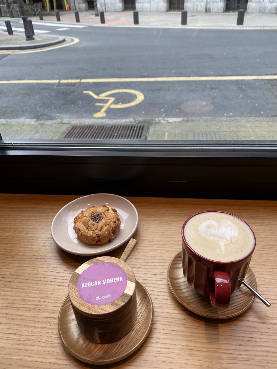 Recargando baterías en #bizicafe #Bilbao #cicling