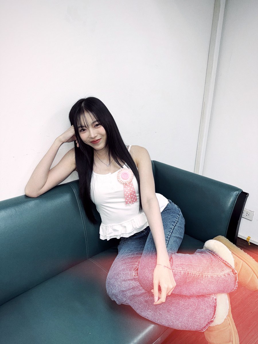 📸 #BlueCHiLLiZ ღゝ◡╹)ノ♡

📍TMC LIVE

#ThailandMusicCountdown
#CHiLLiZth 
#OSMusicLab #OnlineStation