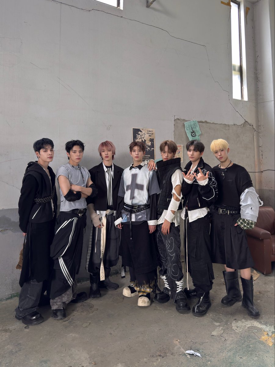 sahiscult's tweet photo. #TWS #NEXZ #CLOSEYOUREYES and #EXO crumbs; I am making this for me and sharing it in case others enjoy it too. 💕

#엑소 #투어스 #넥스지 #클로즈유어아이즈 
@weareoneEXO @TWS_PLEDIS 
@NEXZ_official @closeyoureyes_7 https://t.co/eEK7jy1QtP