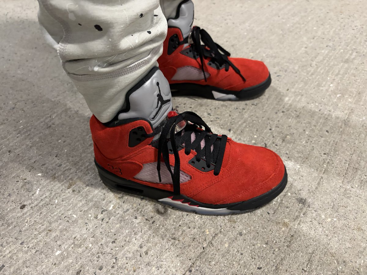 koji2788's tweet photo. 昨日のゴミダンと今日の5トロ
#NIKE #DUNKSB #AJ #スニヲタ https://t.co/rf1vEyP6Er