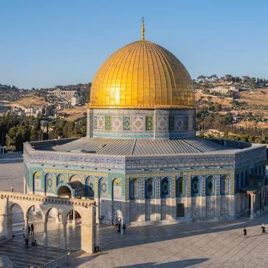defense_civil25's tweet photo. 🚨Update: Will a Iranian missile accidentally destroy the Dome of the Rock in Jerusalem, making way for the Third Jewish Temple?? https://t.co/g4DVRYWYWb
