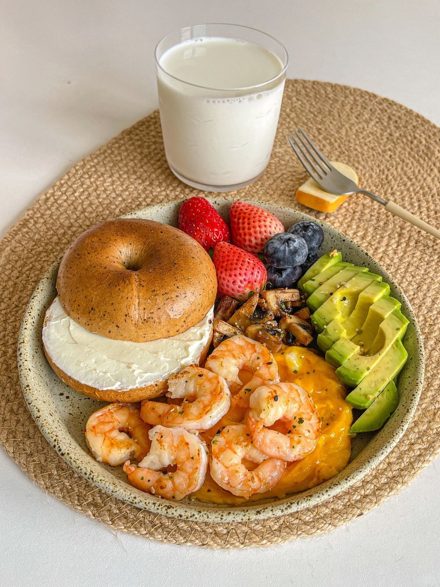 DanielH03457782's tweet photo. [Celebrate the weekend with our Sunday Brunch Feast!  Fresh avocado toast, honey-glazed salmon, and unlimited mimosas—plus 15% off for families! Book now: link in bio. #WeekendVibes #BrunchGoals] https://t.co/S977C1FF1f