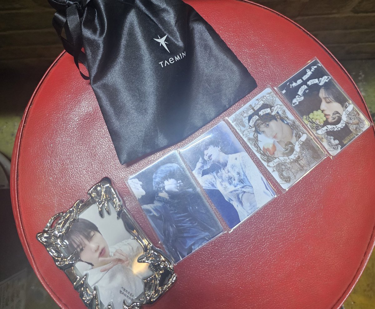 태민양꼬치에 이거 놓고 간 분을 사장님이 찾고 있어요. 몇달 되신 것 같대요. "이거 돈 주고 사야 되는 귀한 거 아니에요? 라고 하심요. 제발 찾아가...