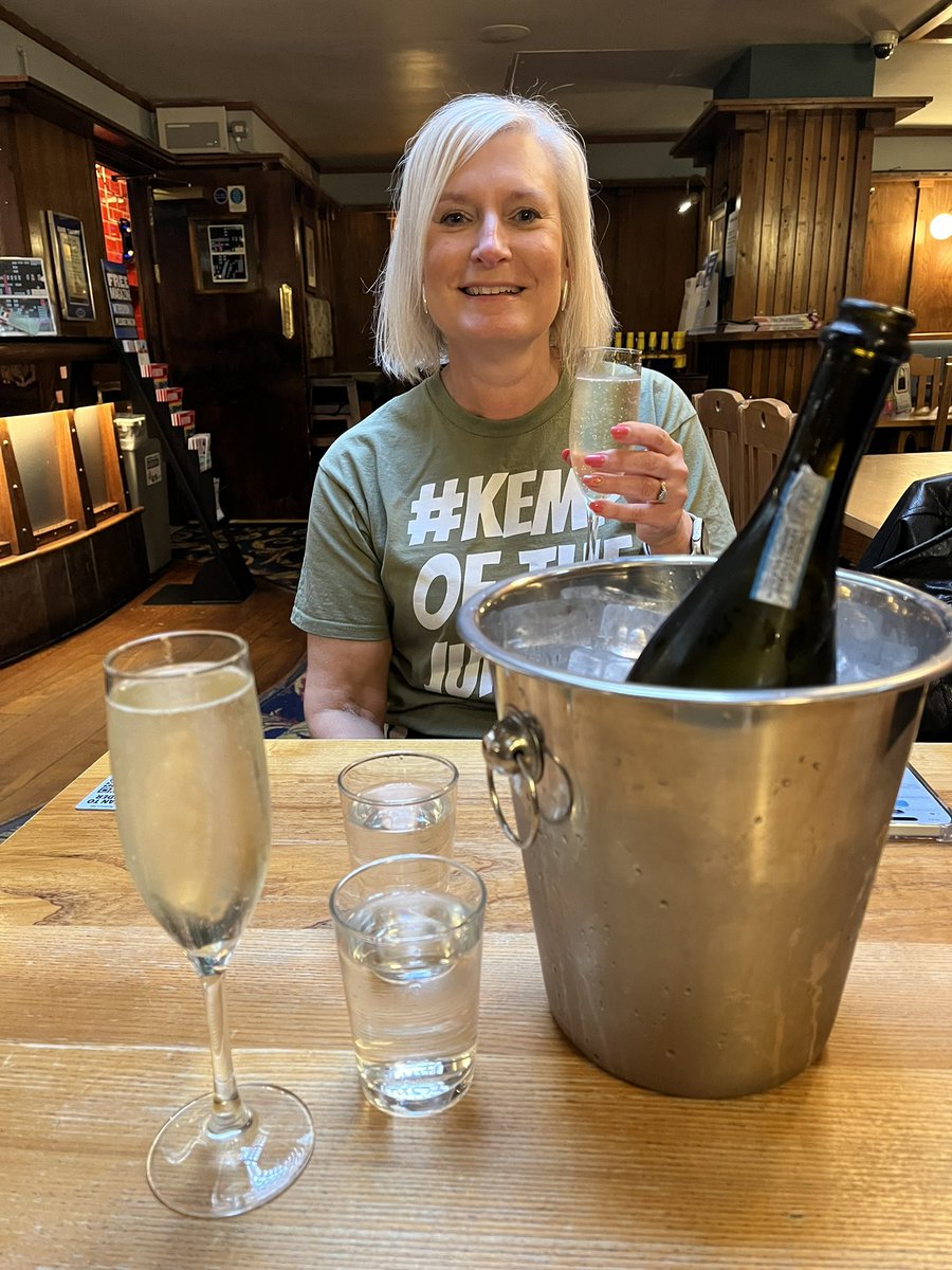 Yvonne 💙 tweet media