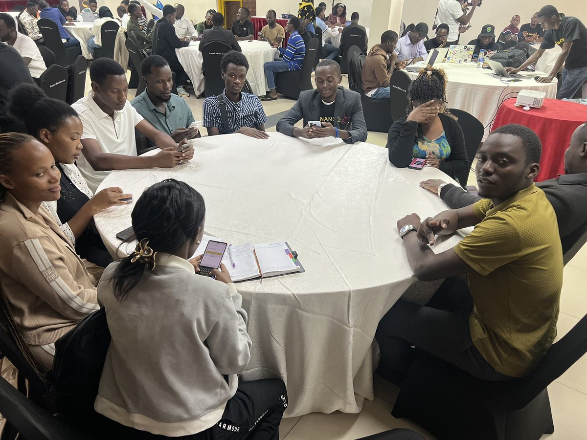 donaldmandima's tweet photo. Having fellowship at the Binance MeetUp Kampala.
Let’s learn more about #Binance  #binanceunlockafrica #BinanceLearningLab #Iran https://t.co/Bbklhp8J7C