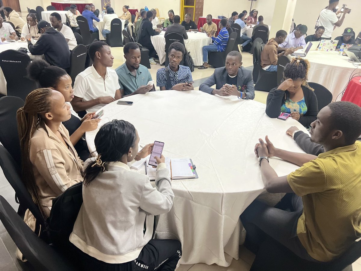 donaldmandima's tweet photo. Having fellowship at the Binance MeetUp Kampala.
Let’s learn more about #Binance  #binanceunlockafrica #BinanceLearningLab #Iran https://t.co/Bbklhp8J7C