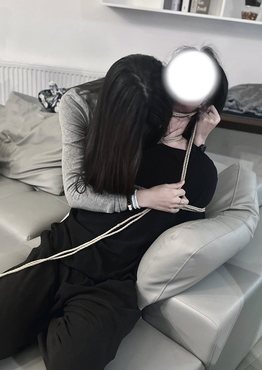 停止思考结构时 我的时间才开始转动 然后听见了小猫的呼吸和心跳

🍊：<a href="/Orange_233001/">小橘子</a> 
📷：<a href="/BabyfaceMoonsta/">年糕·捆人猫🐱</a>