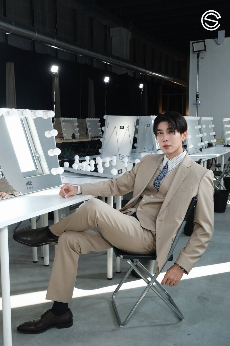 Even sitting down, still a boss. 👑

MEW AT MILAN FW26

<a href="/MSuppasit/">mewsuppasit</a>
#BossFW26xMew