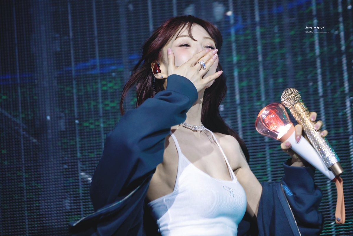 260228 W:EALIVE🩵ENCORE DAY1

Wendy kiss~~~😘💋💋

#WENDY #웬디 
#WEALIVE
#WENDY_WORLDTOUR_ENCORE