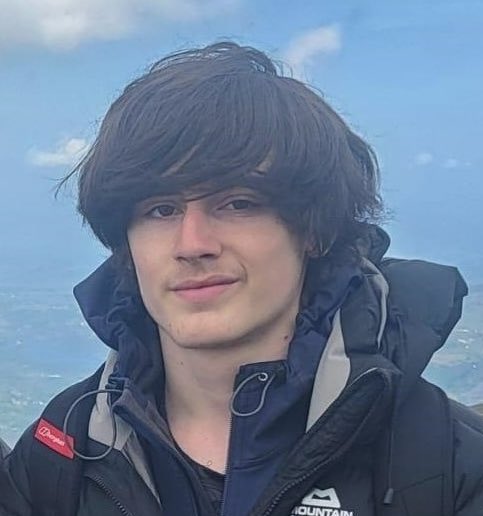 16 yr-old Ryli Patten was last seen by his dad in #Bromborough on Thursday evening. He’s 5ft 8 and slim. He normally wears a black puffer jacket, black trousers and black Air Max 95 trainers. If you have seen Ryli contact <a href="/MerseyPolice/">Merseyside Police</a>