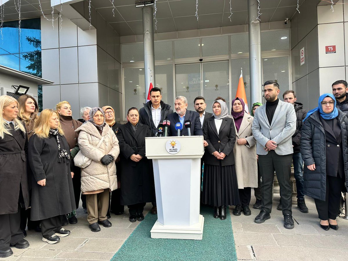 AkpartiAnkara's tweet photo. İnsan Haklarından sorumlu İl Başkan Yardımcımız Sn. @cemalgungor60, Yönetim Kurulu Üyelerimiz, Kadın Kollarımız ve Gençlik Kollarımız ile birlikte #28Şubat Postmodern Darbesi'nin 29. yıl dönümünde basın açıklaması gerçekleştirdi. https://t.co/raJ1kibwFS