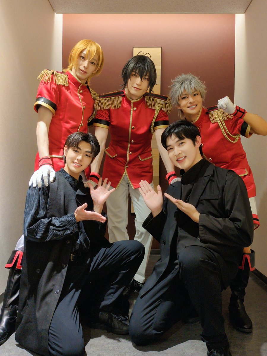 舞台「KING OF PRISM-Your Endless Call-み〜んなきらめけ！キンプリ☆ツアーズ」7日目皆様お疲れ様です❣️

本日は、神浜コウジ役の小南さん、速水ヒロ役の杉江さん、仁科カズキ役の大見さんと、トゥンク❤

オバレ全裸を至近距離で見ると目の保養では済みません

#ブタキン
#キンツア
#舞台キンプリ