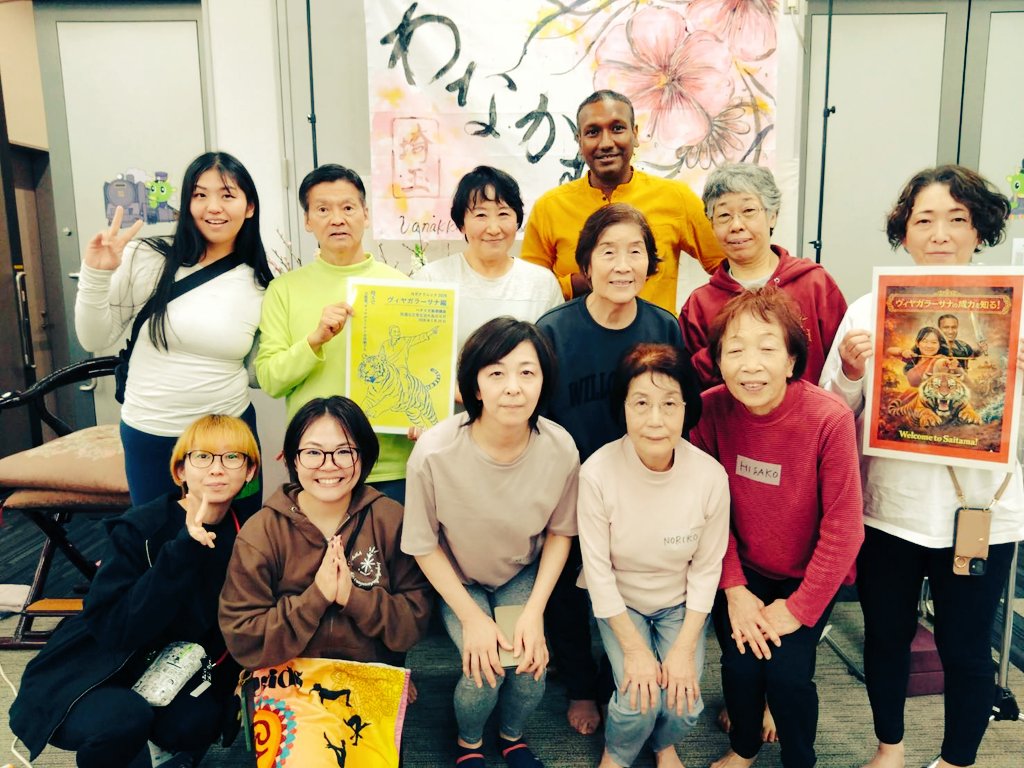 yogatomoyo's tweet photo. 80代生徒さんヨガを始めてからどんどん元気になってます
理由はワナカムヨガスクールの埼玉ワークショップに毎回参加して、朝5時からのチェアヨガを継続しているから https://t.co/QleimJ2eZ1