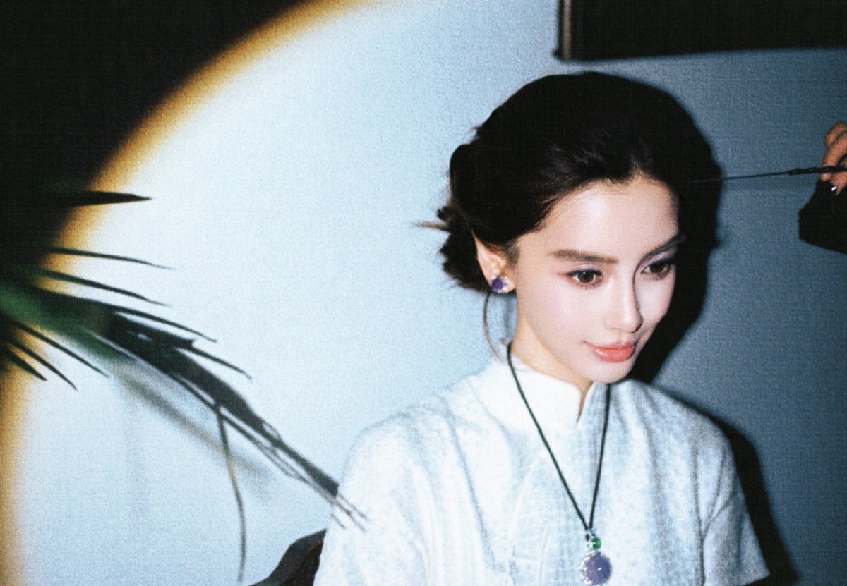 cdrama_update's tweet image. #Angelababy’s studio shares new pics for her birthday 

More -  weibo.com/2626304873/527…

#YangYing #杨颖