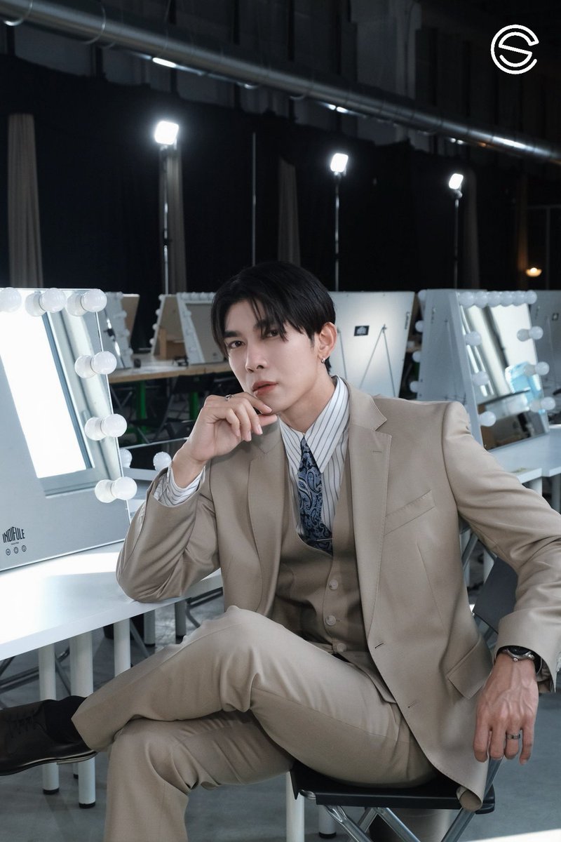 Serving perfection in every angle.🫠🖤

MEW AT MILAN FW26

<a href="/MSuppasit/">mewsuppasit</a>
#BossFW26xMew