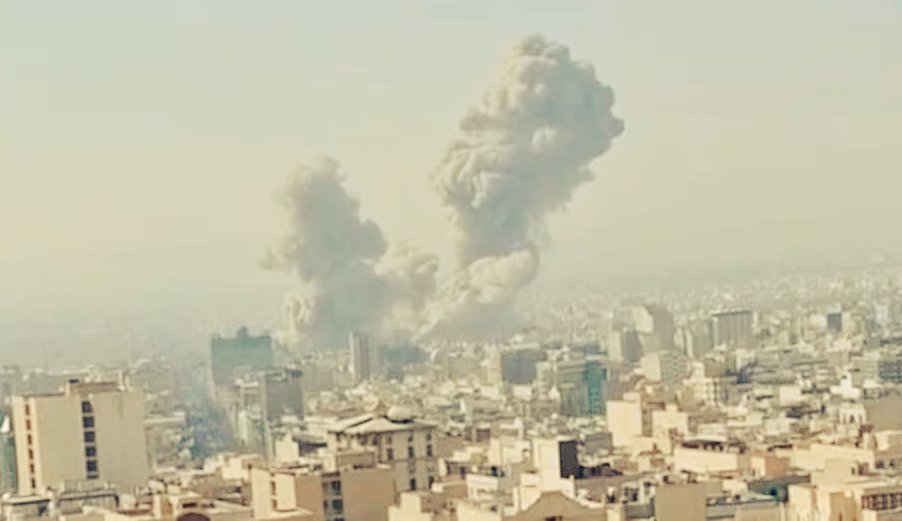 Motivational__G's tweet image. अबू धाबी, सऊदी अरब, संयुक्त अरब अमीरात अपडेट।

From Abu Dhabi, Dubai and Sharjah in the United Arab Emirates, to Doha in Qatar, Kuwait City in Kuwait, Manama in Bahrain, Riyadh and Jeddah in Saudi Arabia, and Sana’a in Yemen - the night feels different.

 (Jordan #Tehran Iran