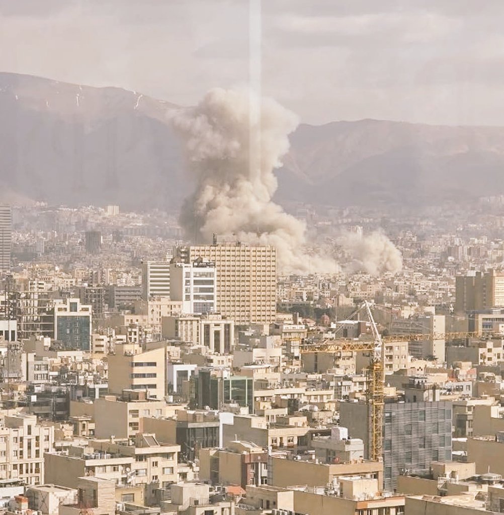 Motivational__G's tweet image. अबू धाबी, सऊदी अरब, संयुक्त अरब अमीरात अपडेट।

From Abu Dhabi, Dubai and Sharjah in the United Arab Emirates, to Doha in Qatar, Kuwait City in Kuwait, Manama in Bahrain, Riyadh and Jeddah in Saudi Arabia, and Sana’a in Yemen - the night feels different.

 (Jordan #Tehran Iran