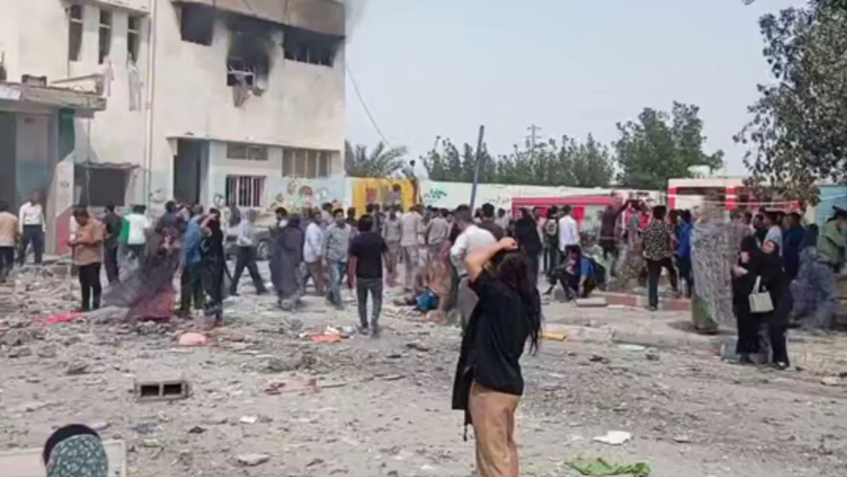 Un bombardement israélien sur une école élémentaire pour filles à Minab (Hormozgan) tue plus de 40 écolières. 

Article <a href="/LOrientLeJour/">L'Orient-Le Jour</a> ⤵️