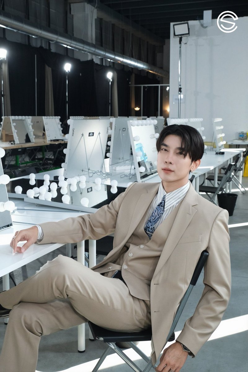 This is how a boss takes a break.

MEW AT MILAN FW26

<a href="/MSuppasit/">mewsuppasit</a>
#BossFW26xMew