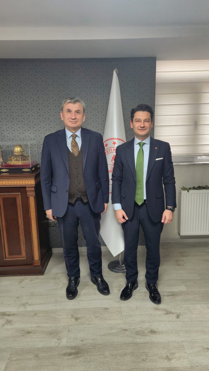 okanalgun's tweet photo. MEB Özel Öğretim Kurumları Gen Müd. Fethullah Güner’i ziyaret ettim. Okullarda siber güvenlik kültürünün yaygınlaştırılması için yaptığım çalışmalardan bahsettim.  Nazik ev sahipliği ve destekleri için teşekkür ederim. https://t.co/LE43pHngL6